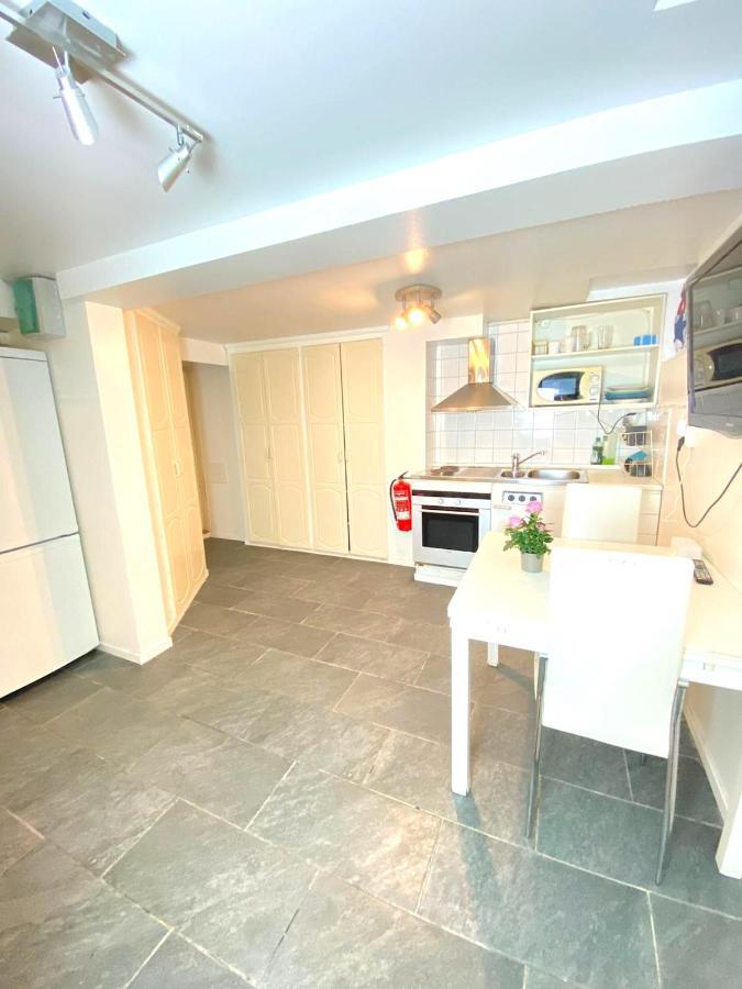 Tallkrogen Romantic House - Upper Or Lower Apartment Stoccolma Esterno foto