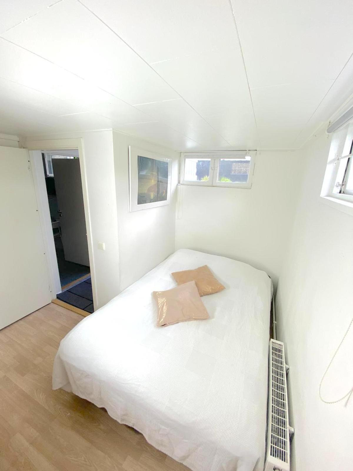 Tallkrogen Romantic House - Upper Or Lower Apartment Stoccolma Esterno foto